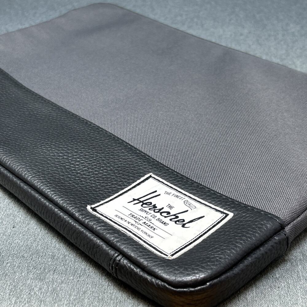 Herschel Supply Company Laptop Sleeve Bag Gray & Black Faux Leather 15" Sleek